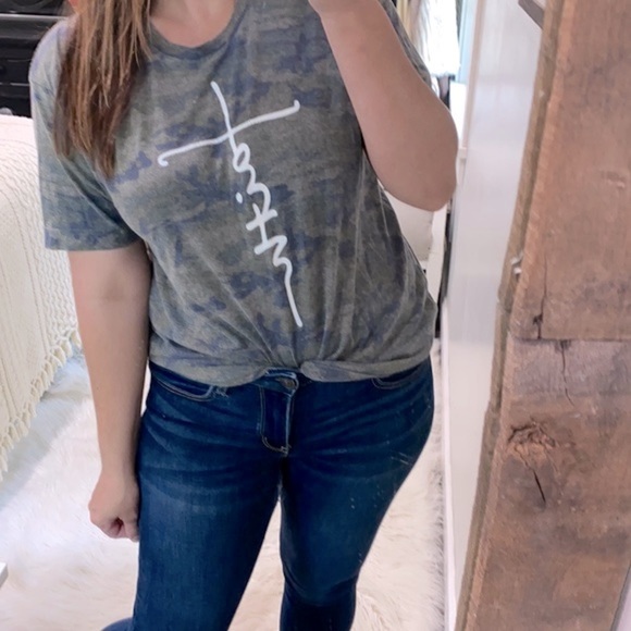 Faith camouflage T-shirt size large - Picture 1 of 7